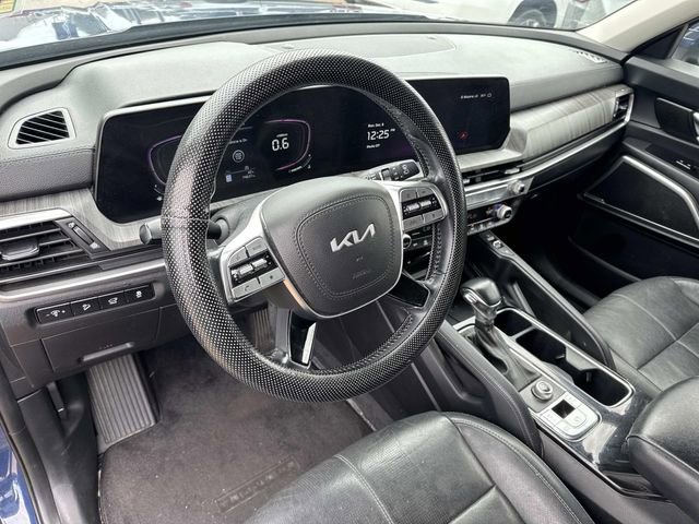Used 2023 Kia Telluride EX w/ EX Captain's Chair Package image 24