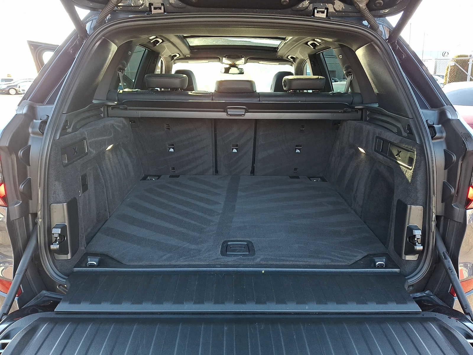 Used 2022 BMW X5 xDrive40i w/ M Sport Package image 28