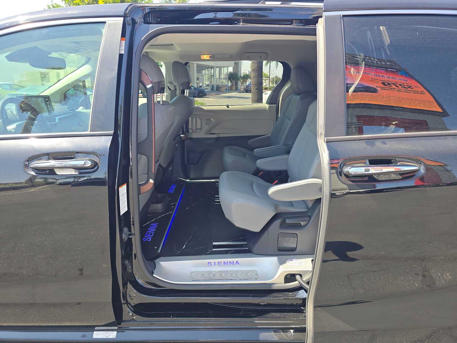 Used 2023 Toyota Sienna XLE FWD image 19