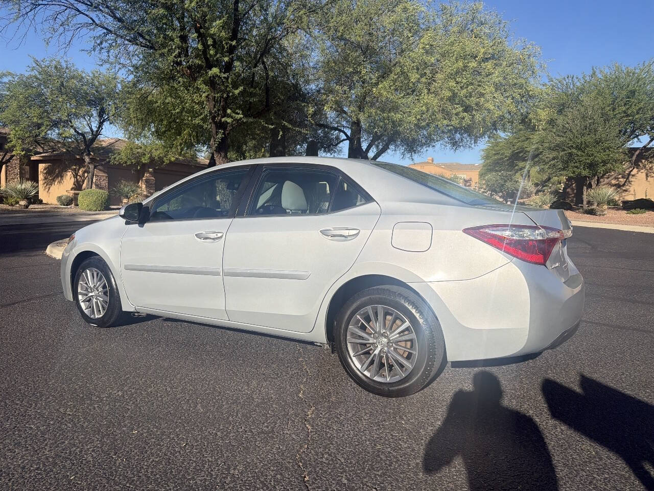 Used 2014 Toyota Corolla LE FWD image 6