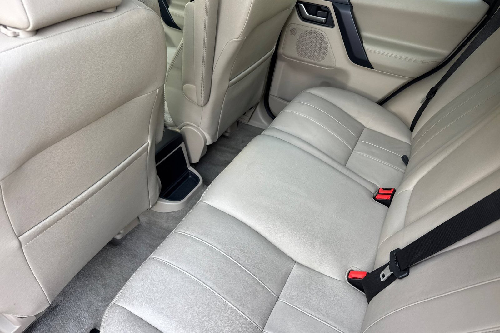 Used 2013 Land Rover LR2 AWD/4WD image 12