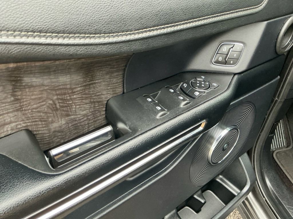 Used 2021 Ford Expedition Limited RWD image 16