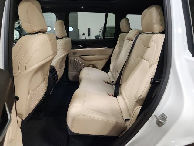 Used 2026 Jeep Grand Cherokee Limited w/ Luxury Tech Group II AWD/4WD image 23