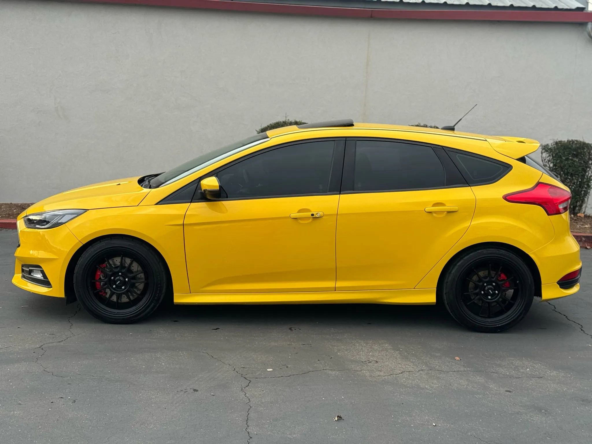 Used 2018 Ford Focus ST w/ Equipment Group 402A FWD image 3