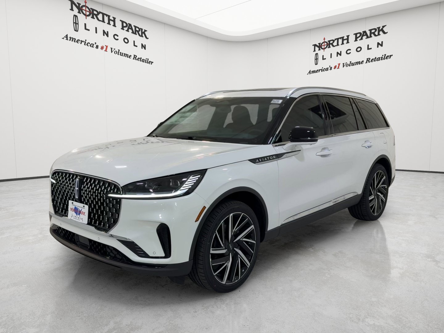 Used 2025 Lincoln Aviator Reserve w/ Equipment Group 201A AWD/4WD image 5