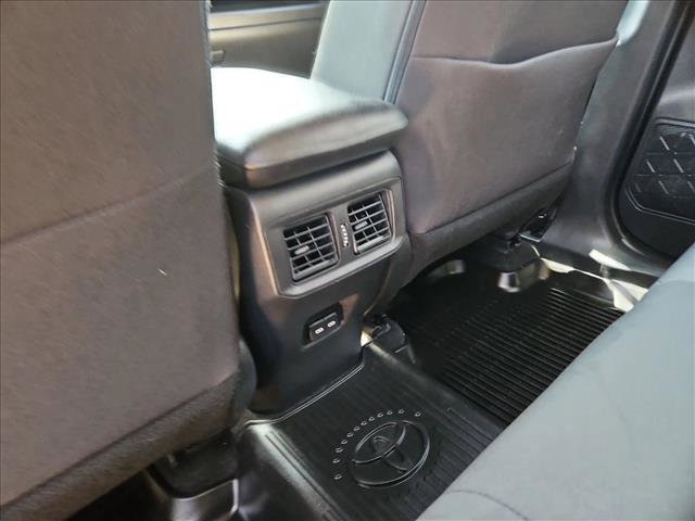 Used 2022 Toyota RAV4 XLE AWD/4WD image 17