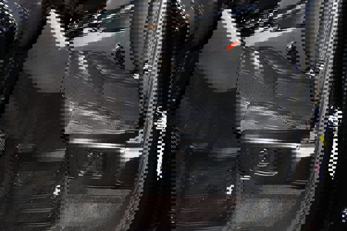 Used 2018 Land Rover Discovery HSE image 33