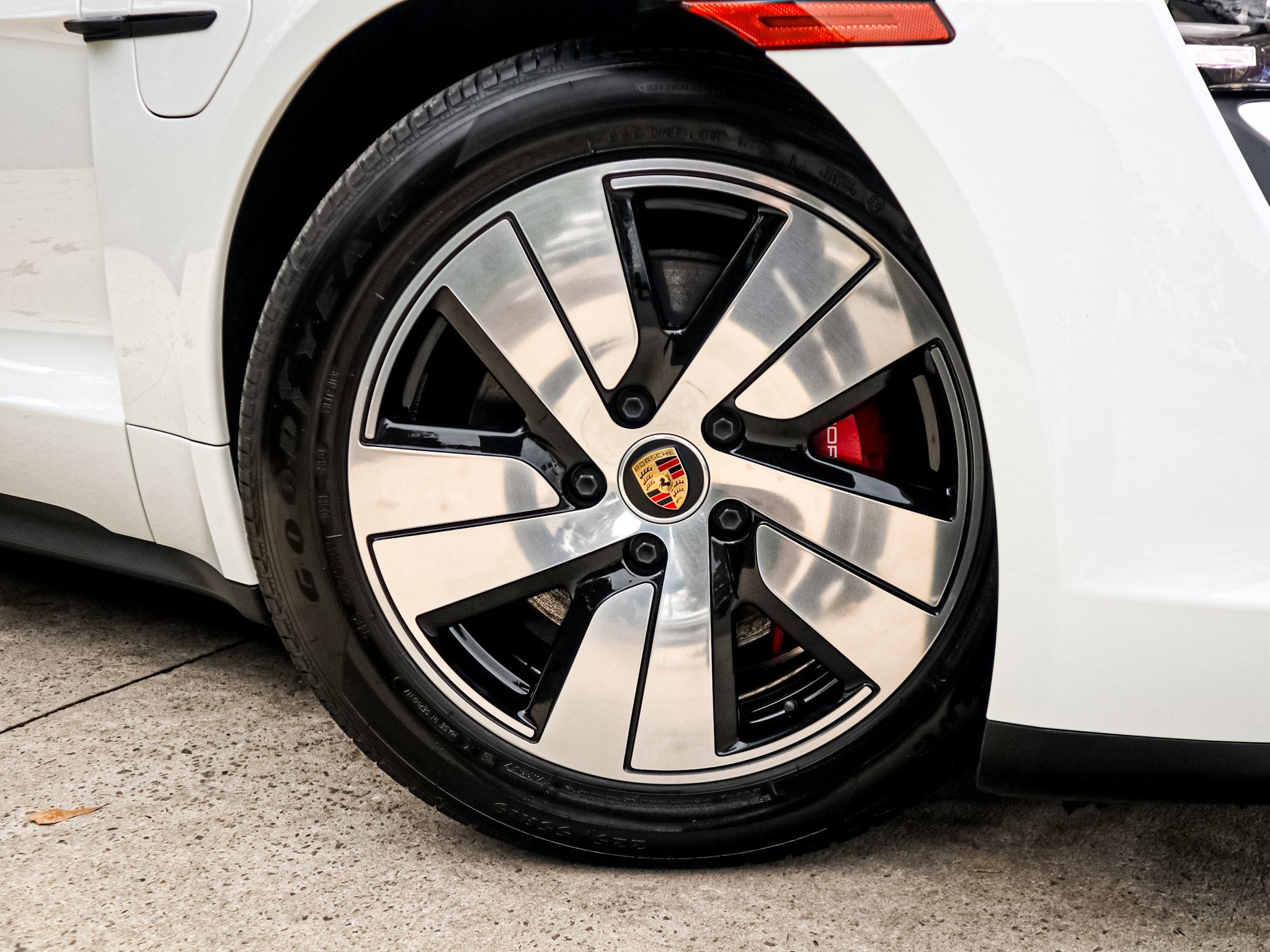 Used 2023 Porsche Taycan 4S image 13