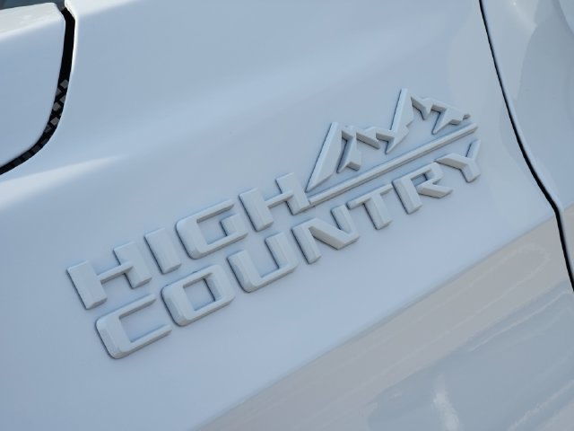 Used 2026 Chevrolet Tahoe High Country AWD/4WD image 8