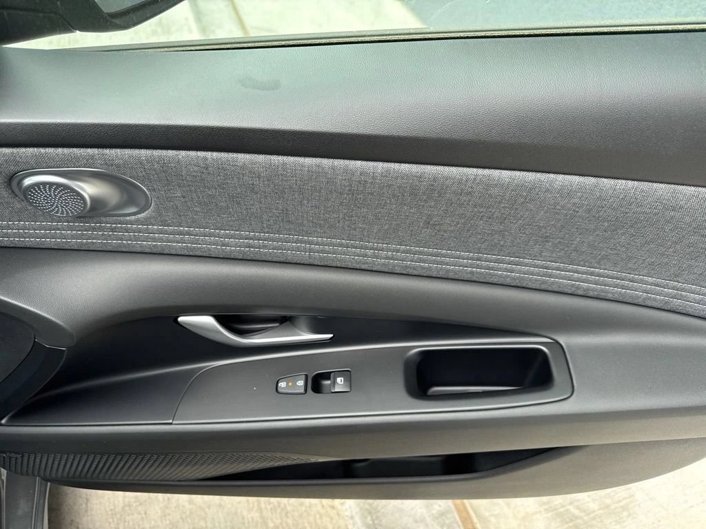 New 2026 Hyundai Elantra Limited FWD image 18