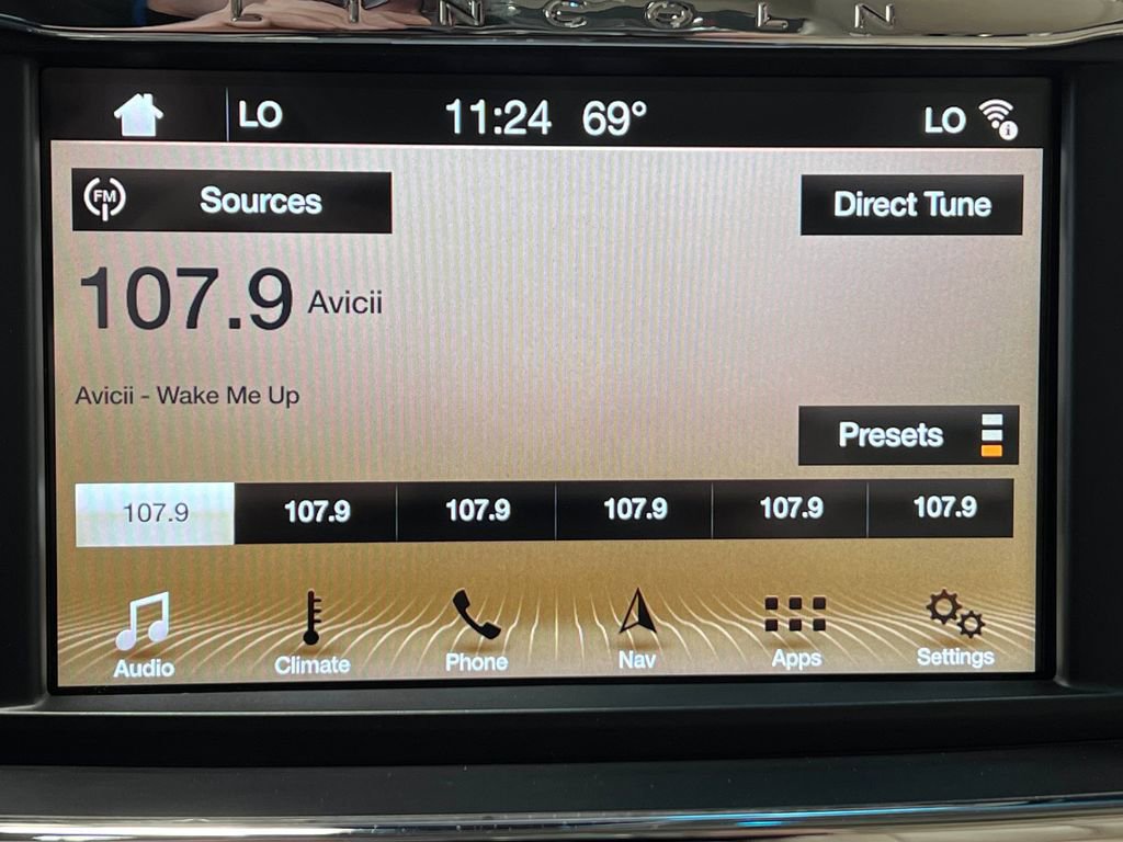 Used 2017 Lincoln Continental Select w/ Climate Package image 26