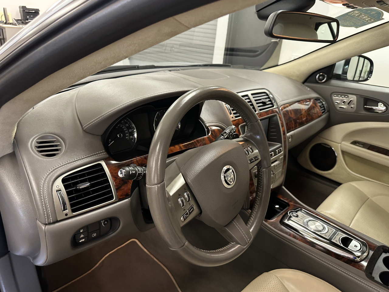 Used 2011 Jaguar XK Convertible image 46