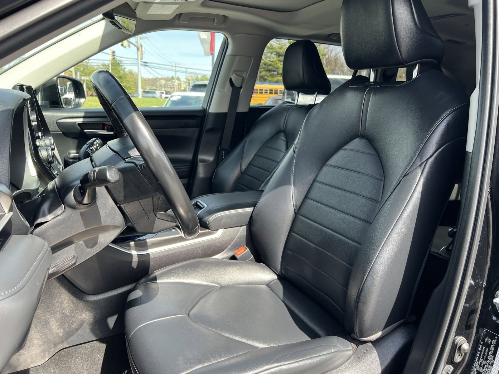 Used 2023 Toyota Highlander XLE image 13