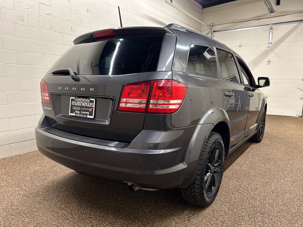 Used 2020 Dodge Journey SE w/ Blacktop Package FWD image 2
