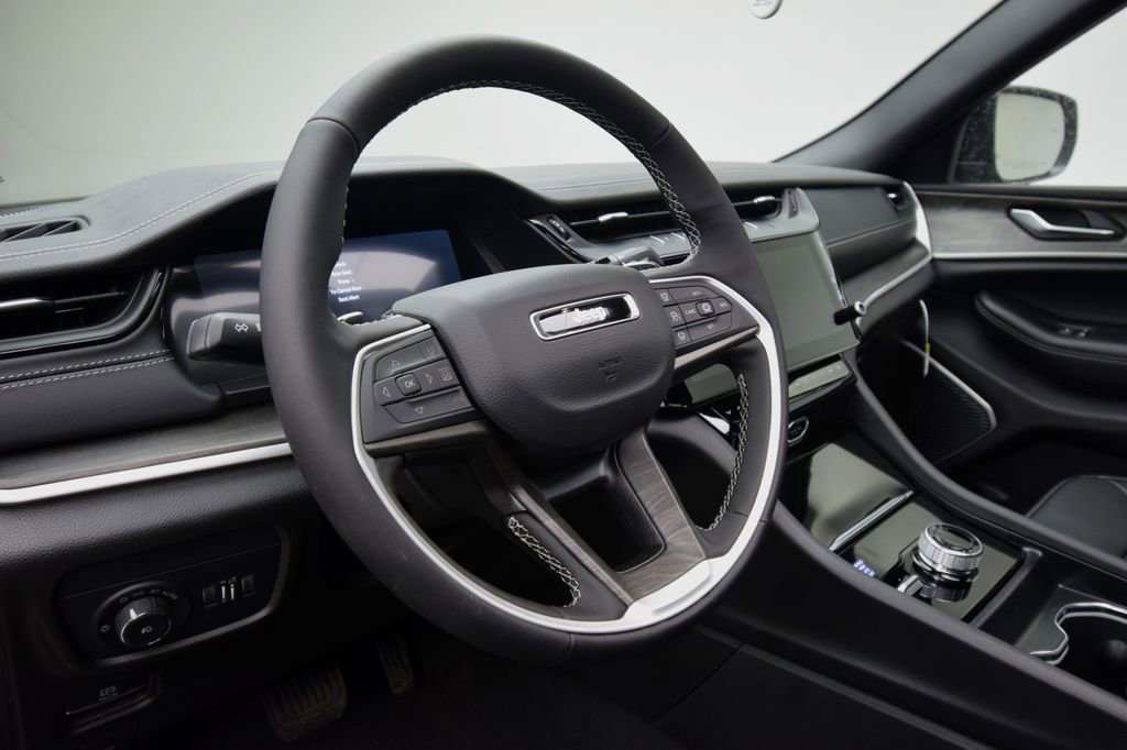 New 2026 Jeep Grand Cherokee L Limited image 32