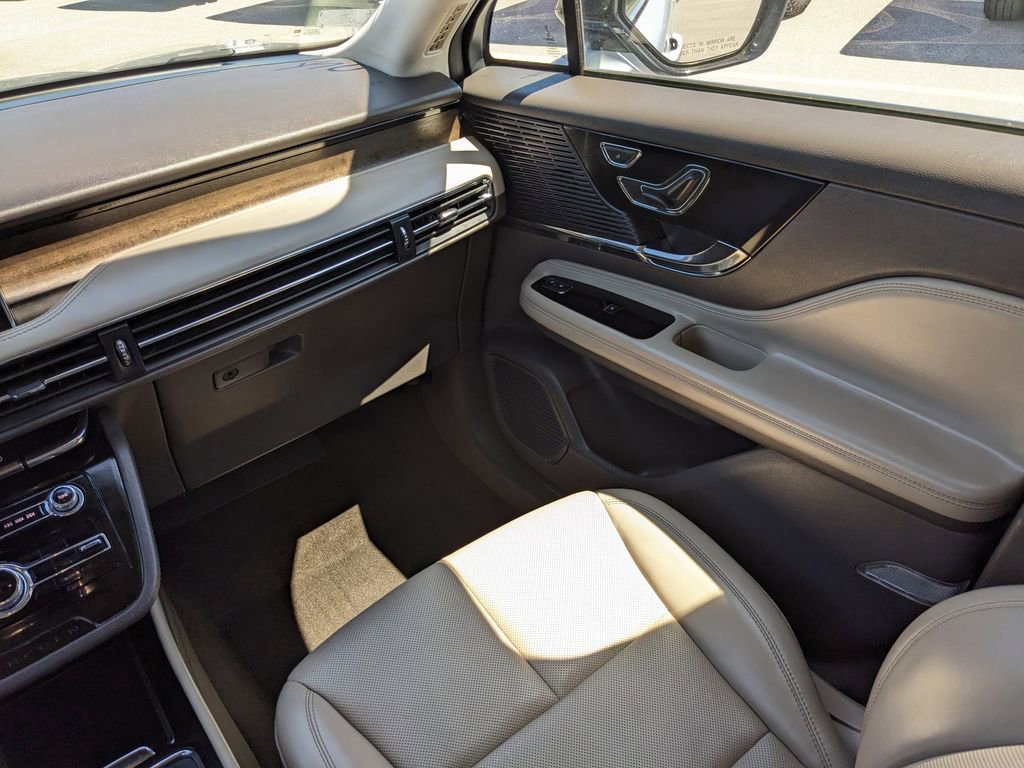 Used 2022 Lincoln Corsair Reserve w/ Elements Package image 17