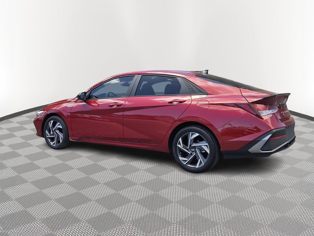 Used 2025 Hyundai Elantra Sport FWD image 4