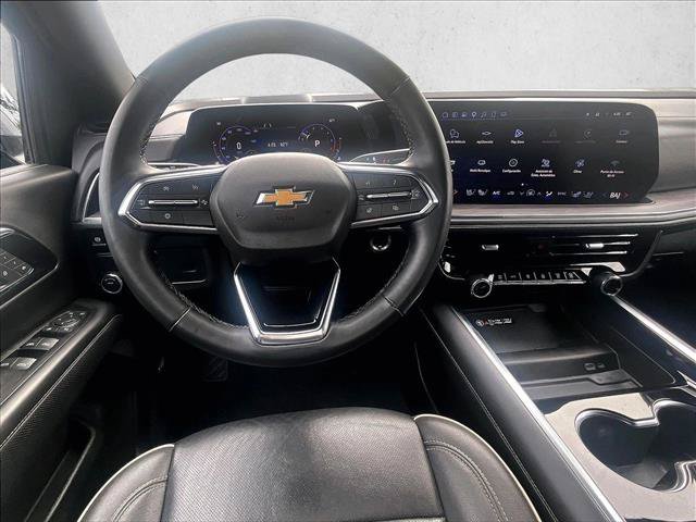 Used 2025 Chevrolet Suburban Premier RWD image 7