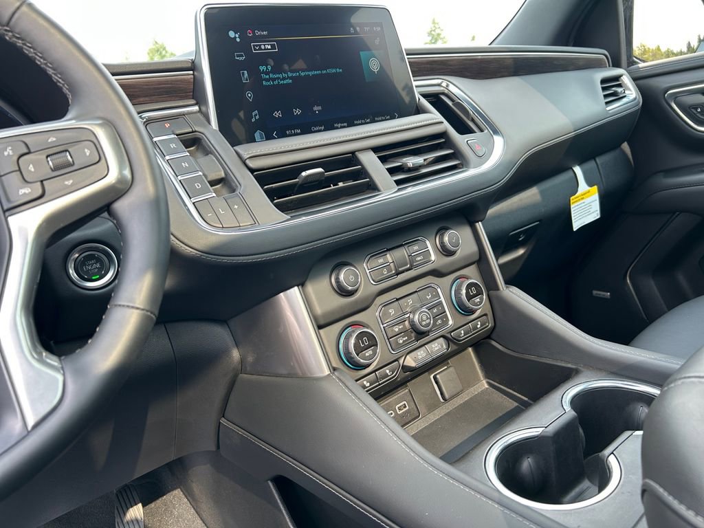 Used 2024 Chevrolet Suburban Z71 w/ Luxury Package image 17