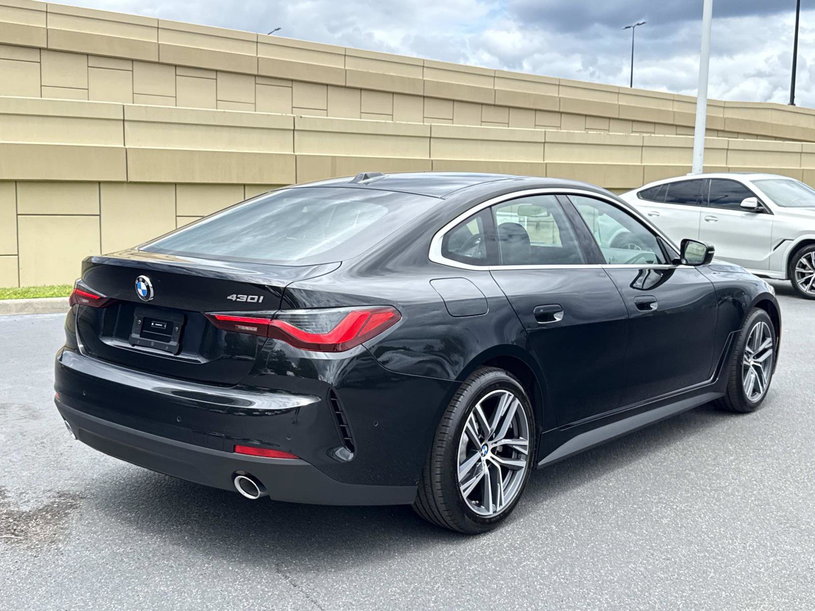Used 2025 BMW 430i w/ Premium Package RWD image 3