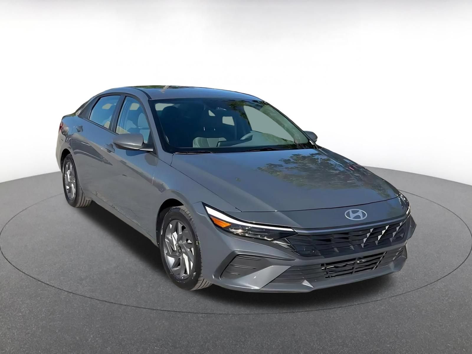 Used 2026 Hyundai Elantra Hybrid FWD image 3