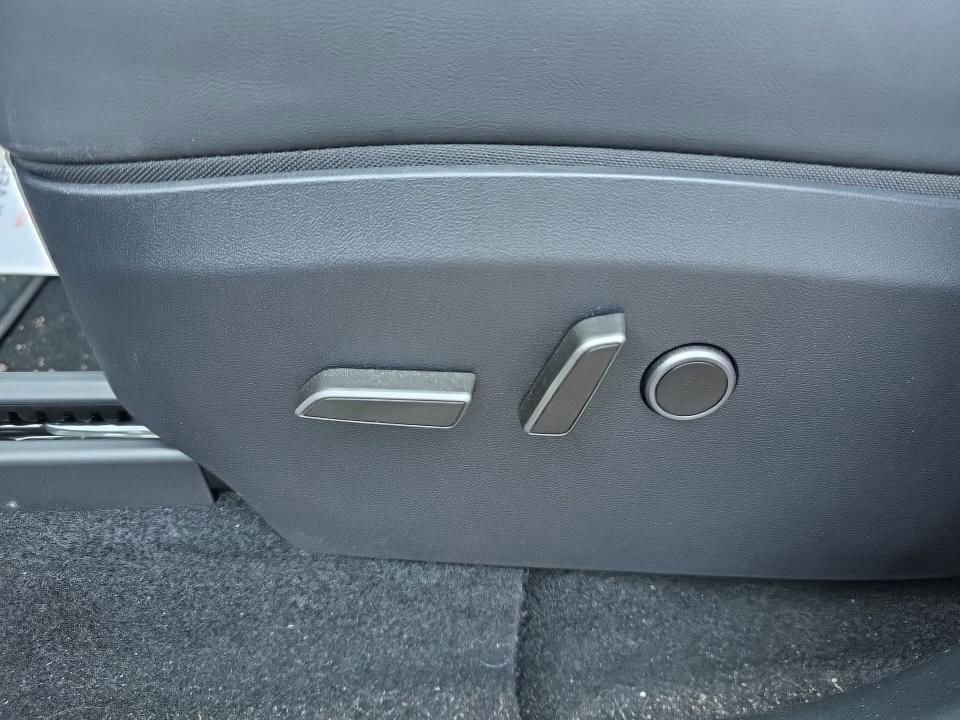 Used 2024 Tesla Model Y Long Range image 22