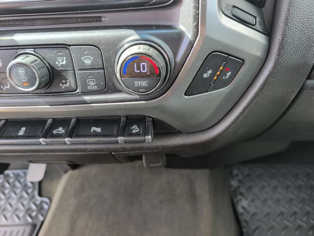Used 2018 Chevrolet Silverado 1500 LT w/ All Star Edition AWD/4WD image 31