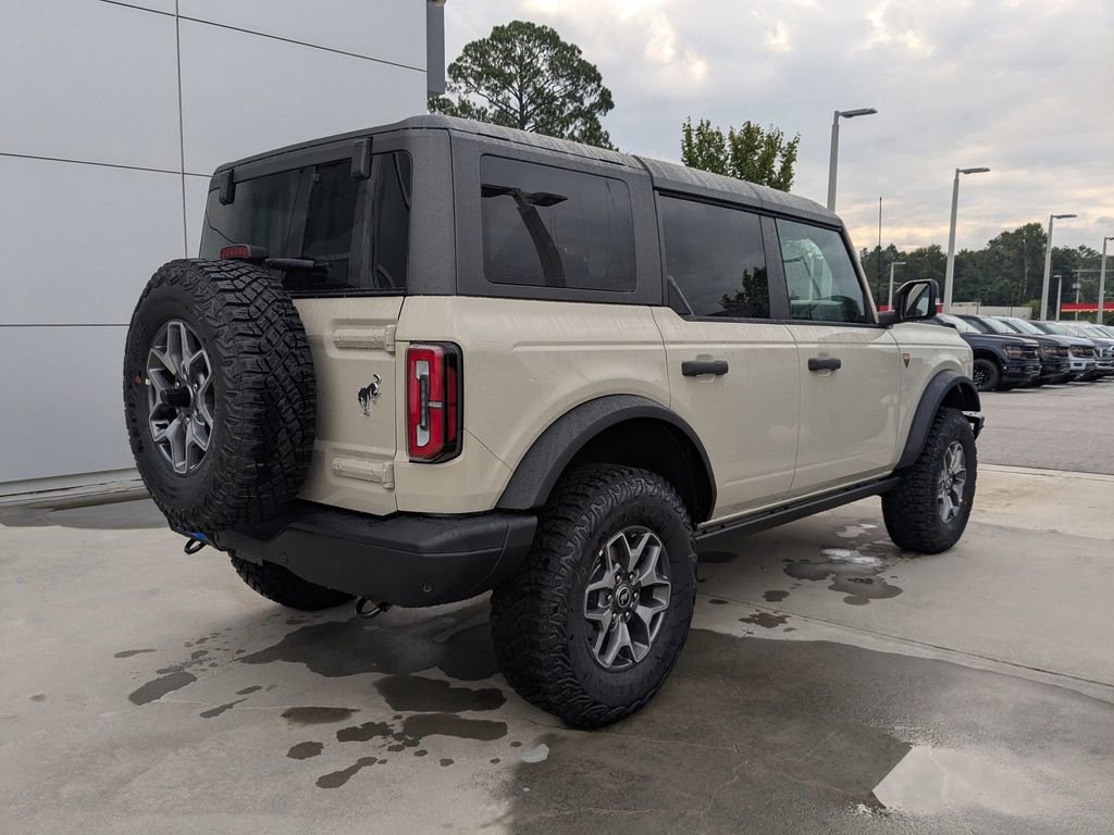 New 2025 Ford Bronco Badlands video 4