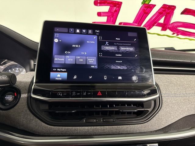 Used 2024 Jeep Compass Latitude image 28