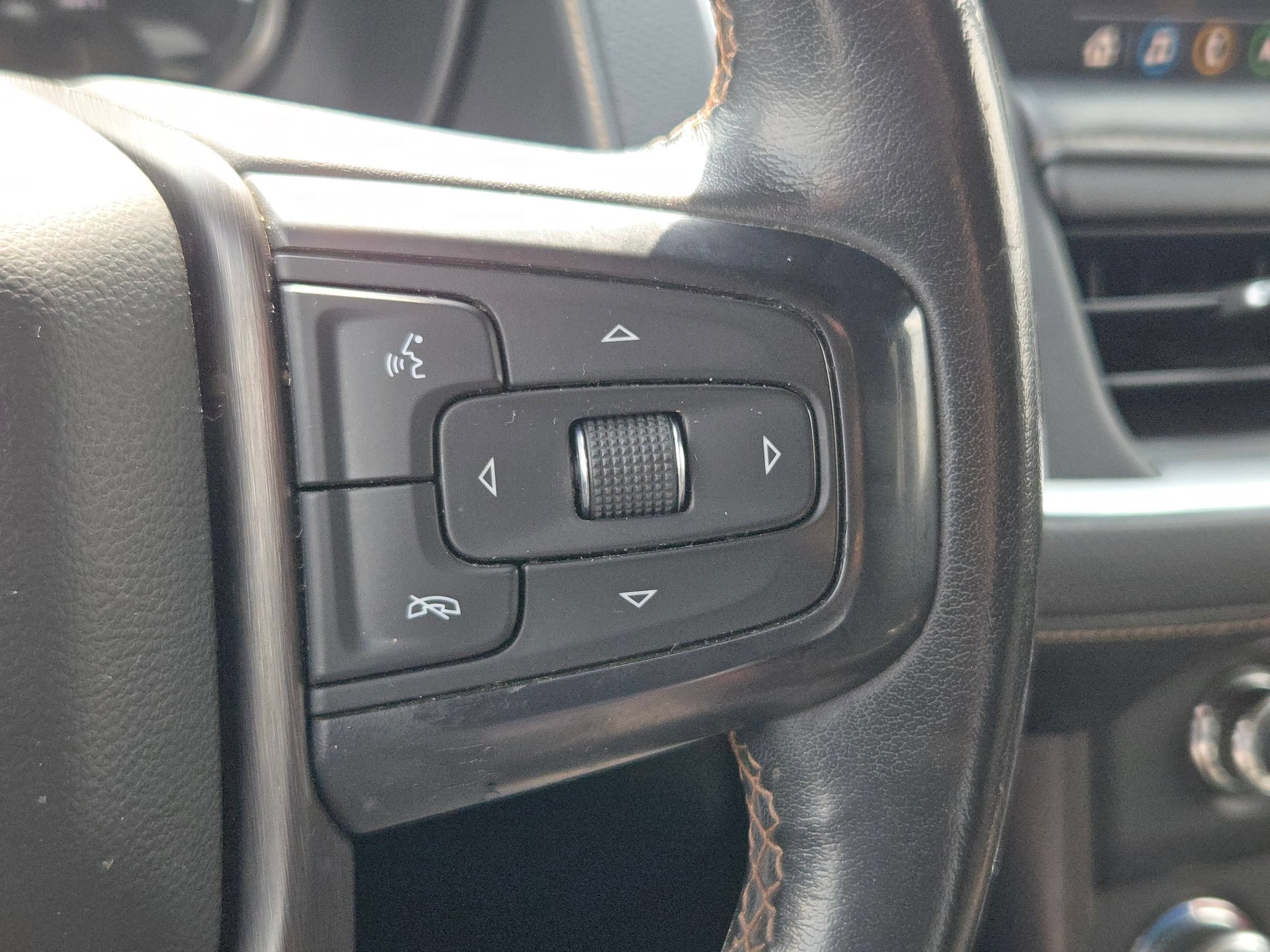 Used 2021 GMC Yukon XL AT4 w/ AT4 Premium Package AWD/4WD image 20