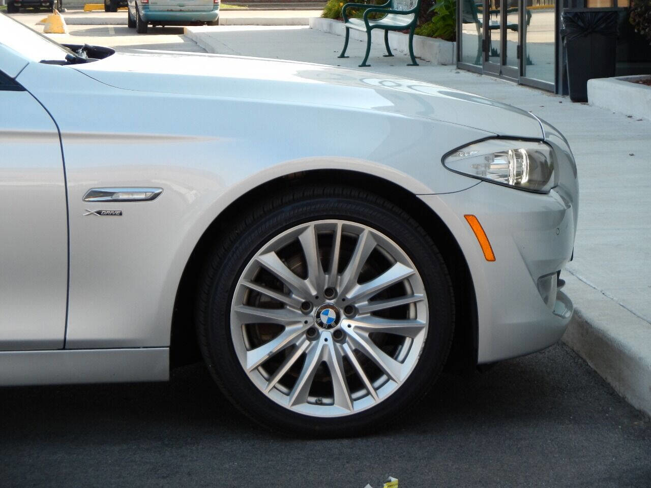 Used 2012 BMW 550i xDrive Sedan image 23