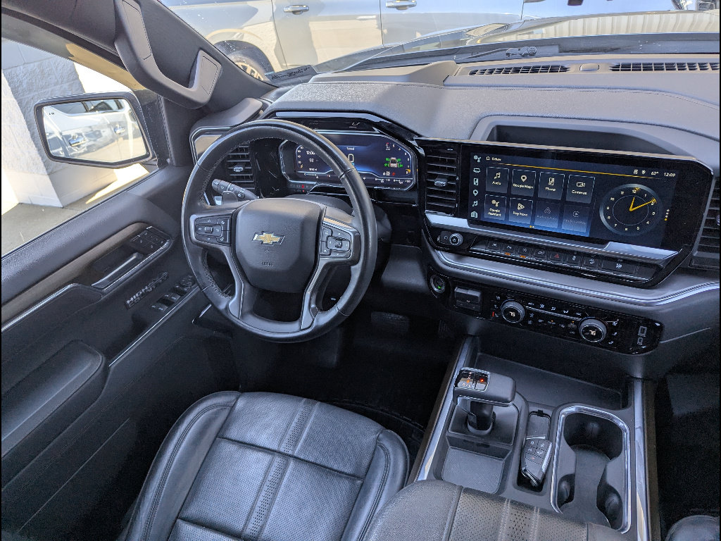 Used 2024 Chevrolet Silverado 1500 High Country w/ Technology Package AWD/4WD image 25