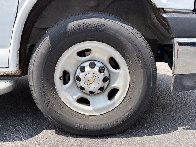 Used 2025 Chevrolet Express 2500 w/ Driver Convenience Package RWD image 21