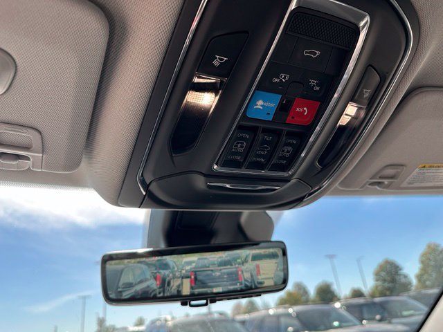 Used 2023 Jeep Grand Cherokee Limited w/ Luxury Tech Group II AWD/4WD image 26