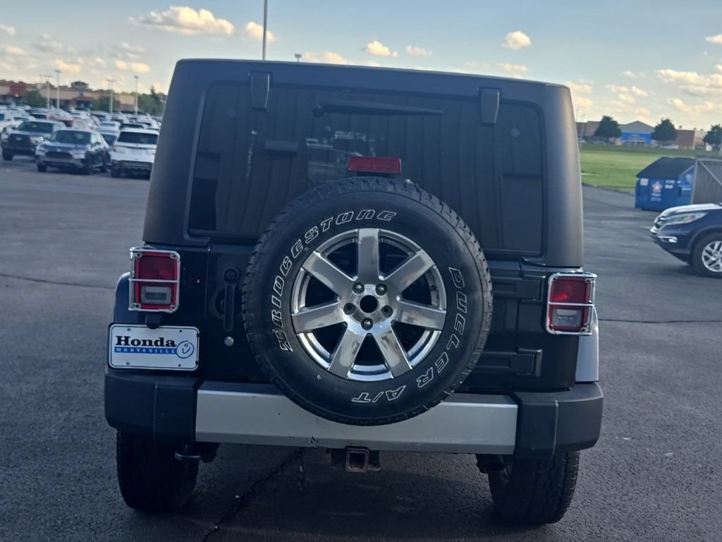 Used 2013 Jeep Wrangler Unlimited Sahara w/ Dual Top Group AWD/4WD image 6
