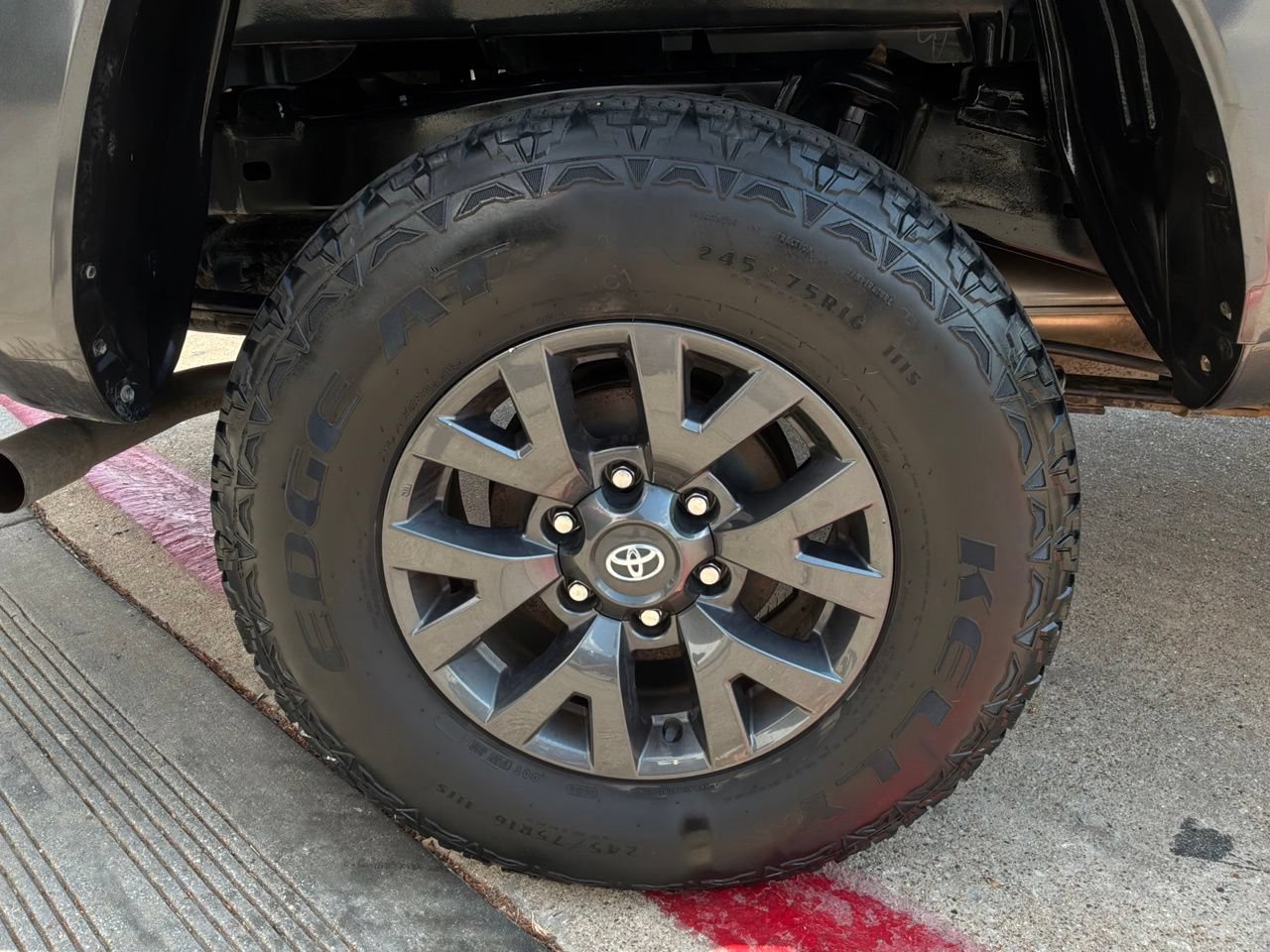Used 2021 Toyota Tacoma SR5 AWD/4WD image 9