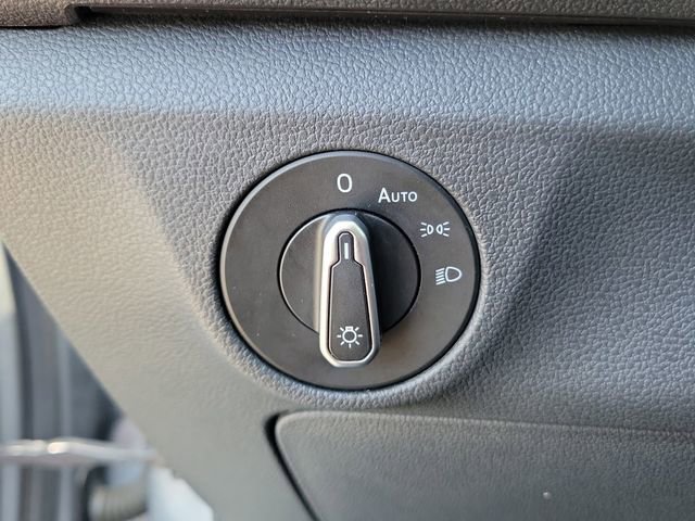 Used 2024 Volkswagen Jetta SE image 19