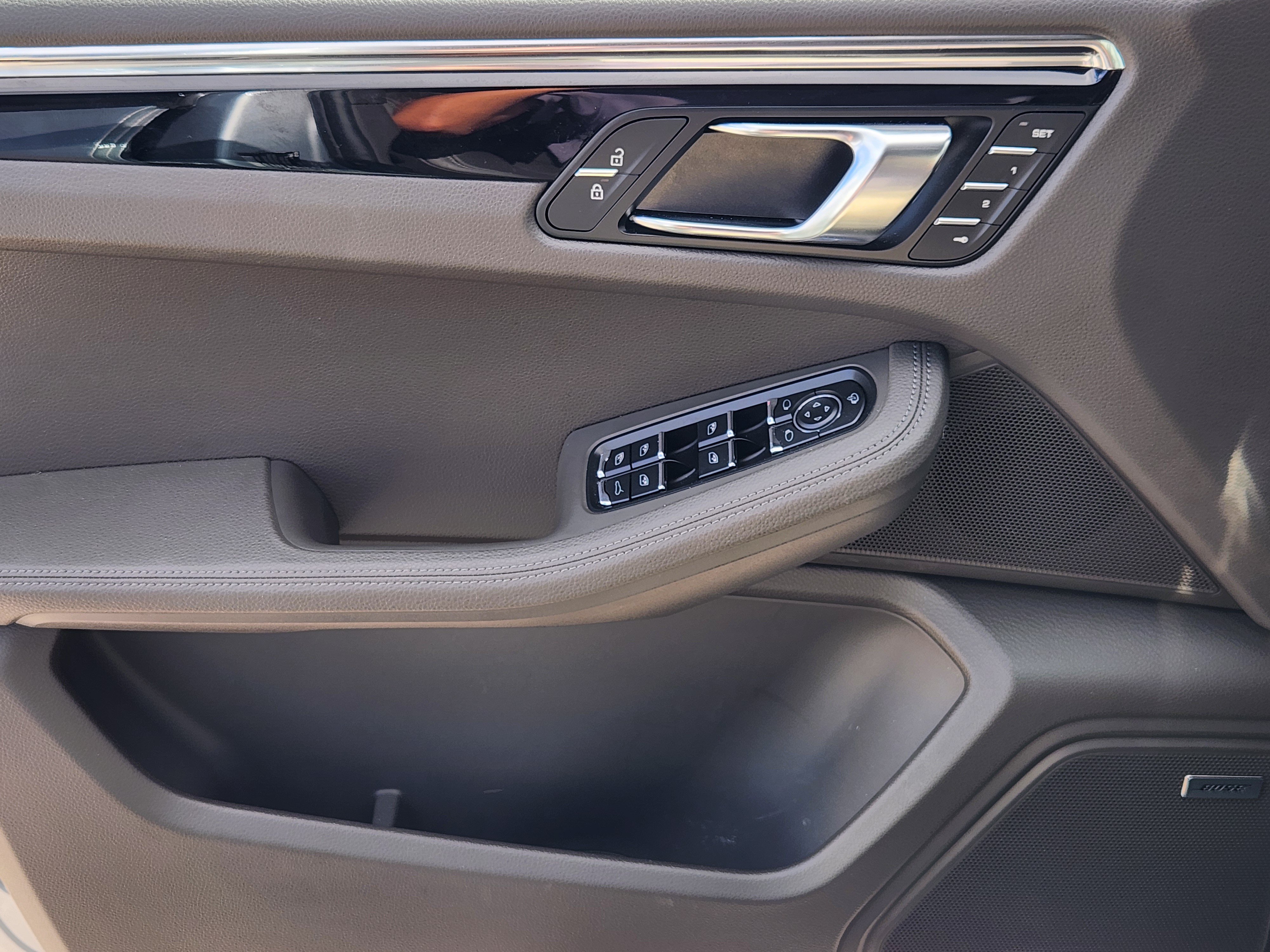 Certified 2026 Porsche Macan AWD/4WD image 25