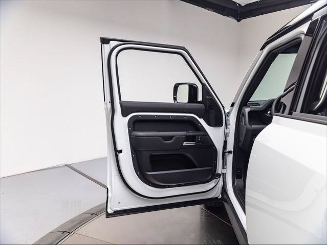 New 2026 Land Rover Defender 110 X-Dynamic SE AWD/4WD image 24
