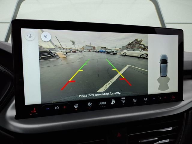 Used 2024 Ford Escape SE w/ Class II Trailer Tow Package image 17