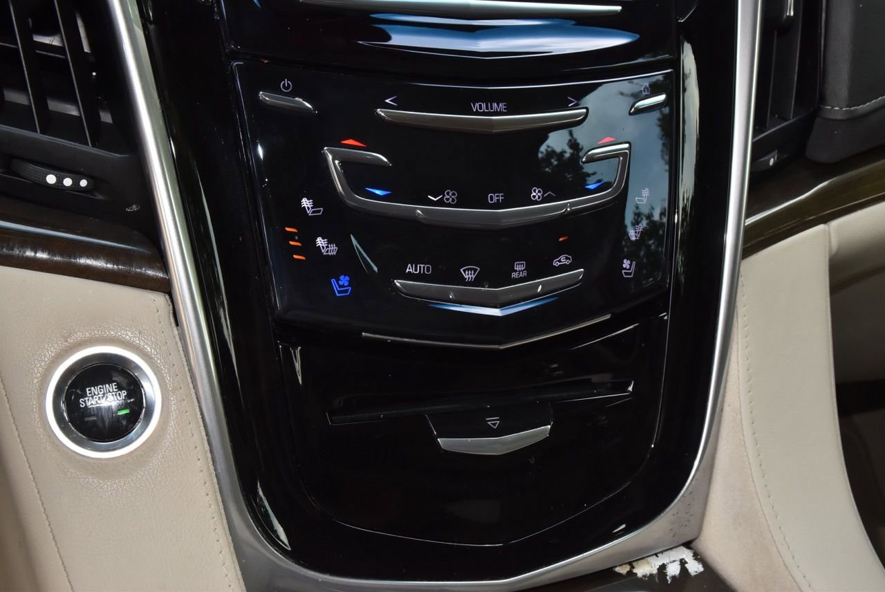 Used 2020 Cadillac Escalade Luxury image 31