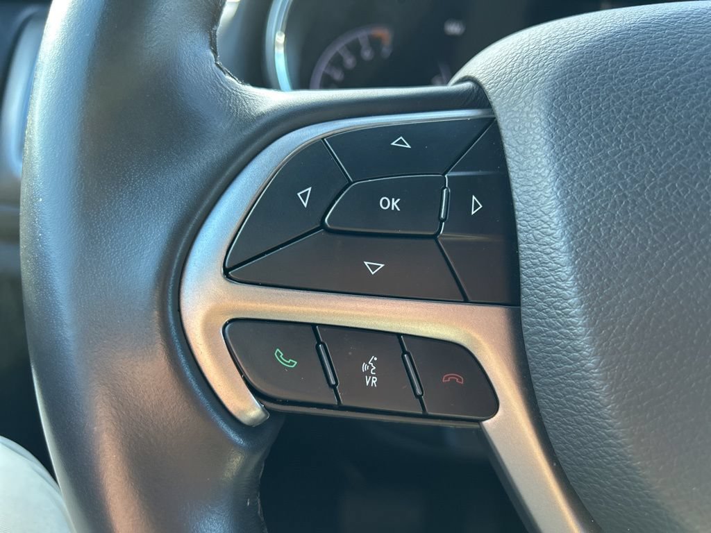 Used 2022 Jeep Grand Cherokee Laredo E AWD/4WD image 17