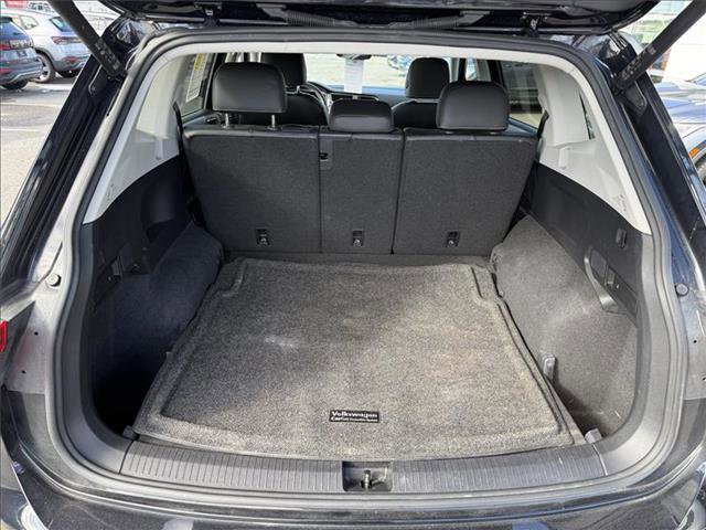 Certified 2022 Volkswagen Tiguan SE w/ Panoramic Sunroof Package AWD/4WD image 10