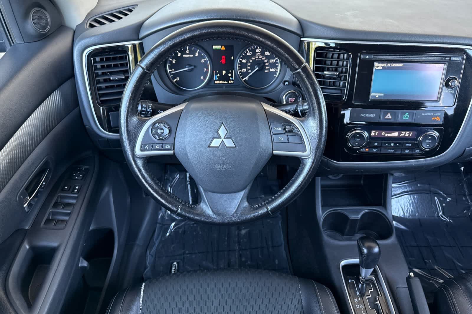 Used 2015 Mitsubishi Outlander SE AWD/4WD image 14