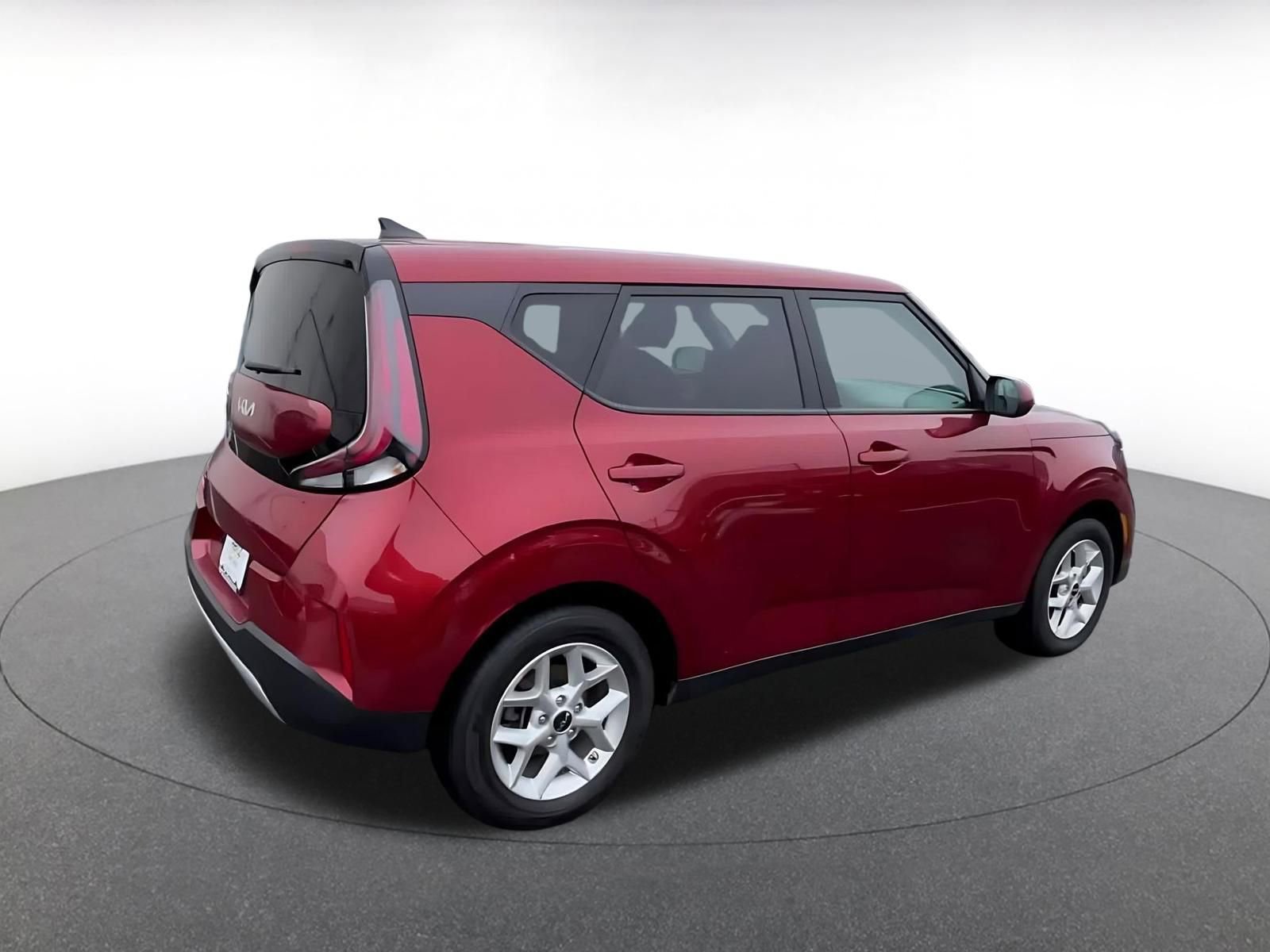 Used 2025 Kia Soul LX w/ LX Technology Package FWD image 12