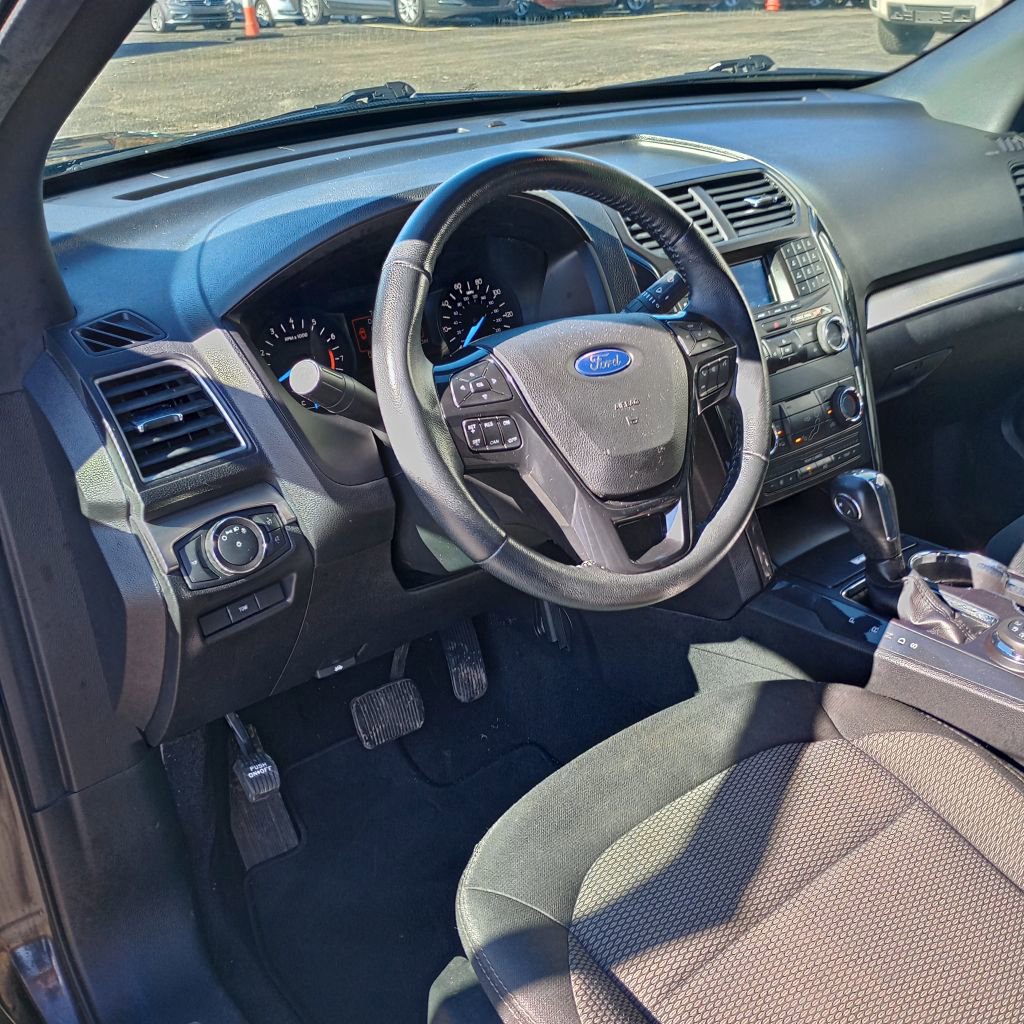 Used 2019 Ford Explorer XLT w/ Class III Trailer Tow Package image 9