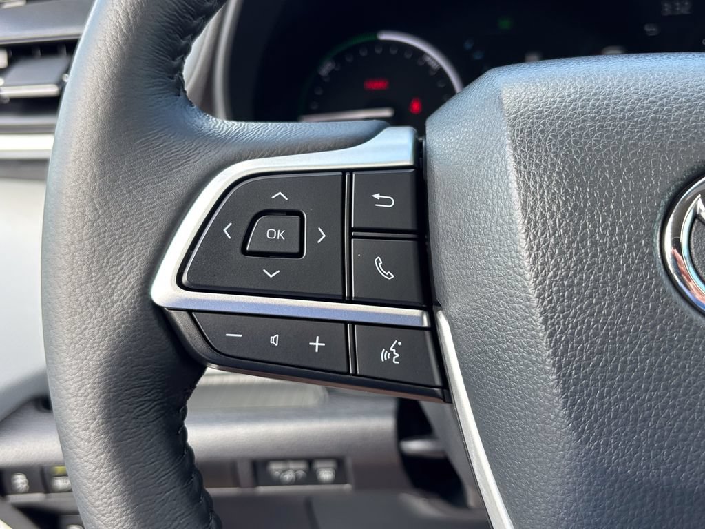 Used 2026 Toyota Sienna XLE FWD image 30
