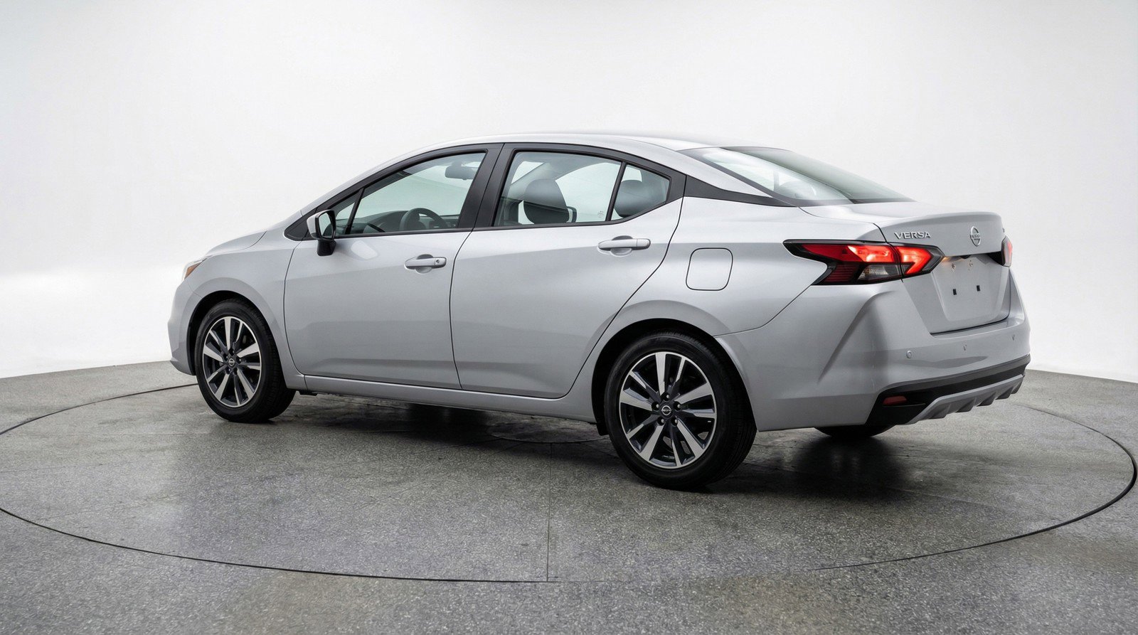 Used 2025 Nissan Versa SV FWD image 5