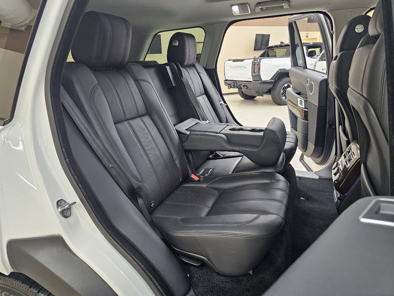 Used 2016 Land Rover Range Rover HSE image 24