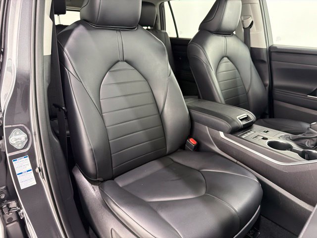 Used 2021 Toyota Highlander XLE AWD/4WD image 21